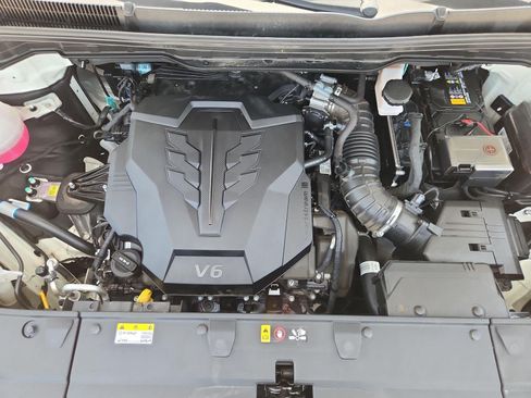 Used 2025 Kia Carnival FWD image 28