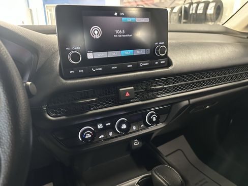 Used 2023 Honda HR-V LX image 11