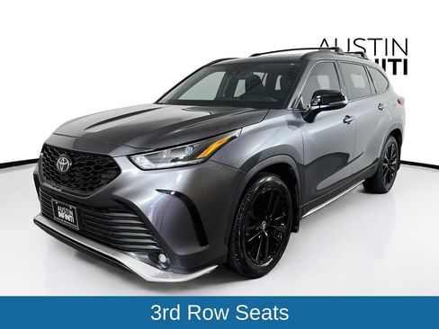 Used 2023 Toyota Highlander XSE FWD image 3
