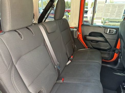 Used 2019 Jeep Wrangler Unlimited Sahara w/ Cold Weather Group AWD/4WD image 16