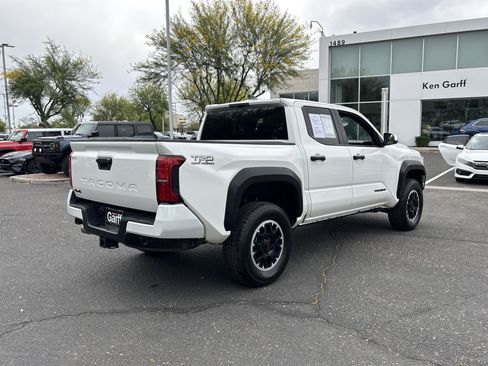 Used 2024 Toyota Tacoma TRD Off-Road image 4