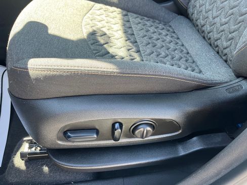 Used 2023 Chevrolet Equinox LT image 17