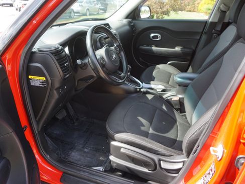 Used 2019 Kia Soul + image 7