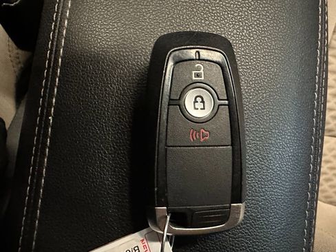 Used 2020 Ford Escape SE FWD image 18