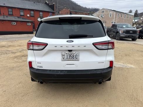 Used 2022 Ford Escape SE w/ SE Sport Appearance Package image 4