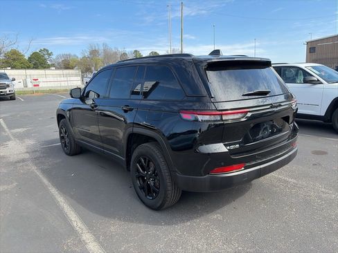 Certified 2025 Jeep Grand Cherokee Altitude image 5