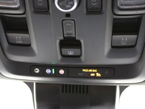 Used 2024 Chevrolet Suburban High Country w/ Advanced Technology Package AWD/4WD image 25