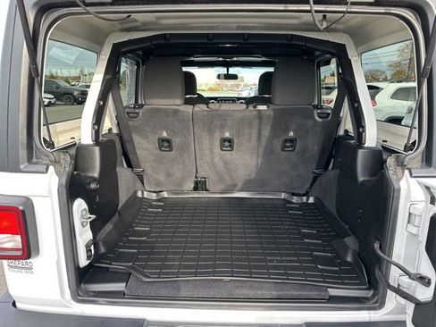 Used 2020 Jeep Wrangler Unlimited Sahara image 14