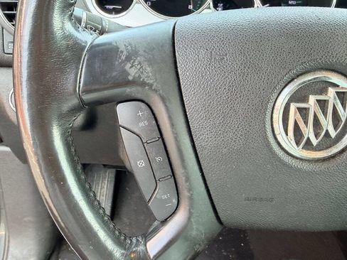 Used 2011 Buick Enclave CXL image 17