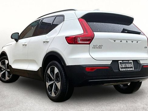 Certified 2025 Volvo XC40 B5 Plus AWD/4WD image 16