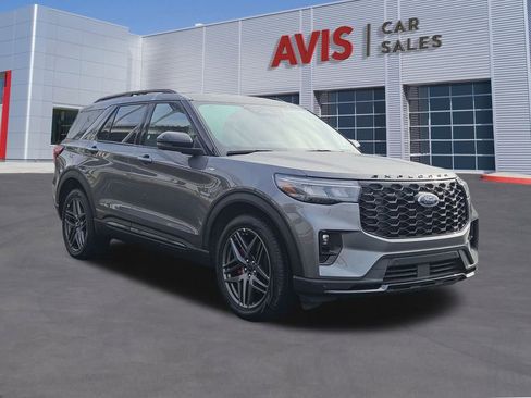 Used 2025 Ford Explorer ST-Line w/ ST-Line Street Pack image 9