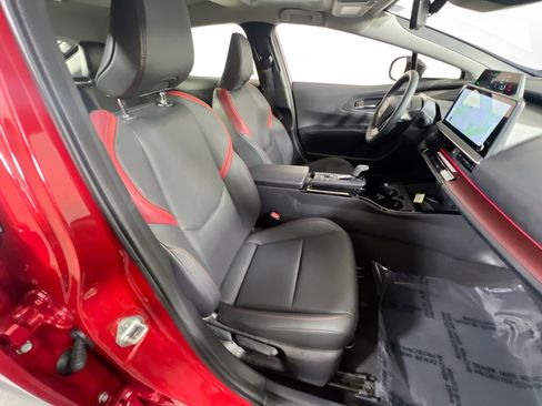 Used 2025 Toyota Prius Plug-In Hybrid image 28
