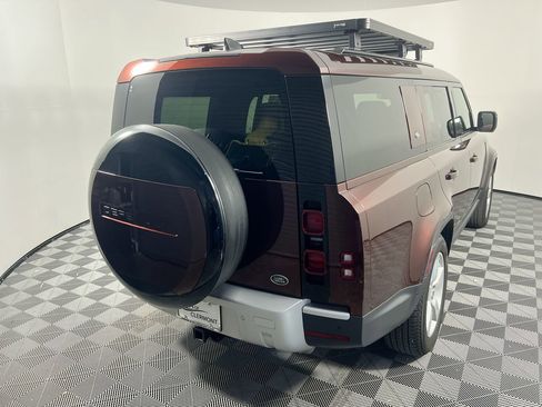 Used 2023 Land Rover Defender 130 SE image 3