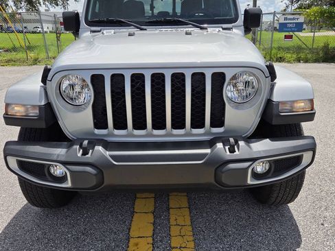 Used 2023 Jeep Gladiator Sport AWD/4WD image 13