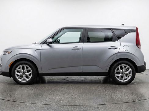 Used 2025 Kia Soul LX w/ LX Technology Package image 5
