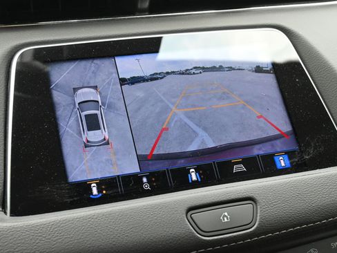Used 2022 Cadillac XT4 Premium Luxury w/ Enhanced Visibility Package FWD image 13
