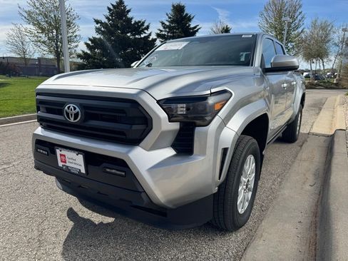 Used 2024 Toyota Tacoma SR5 AWD/4WD image 33