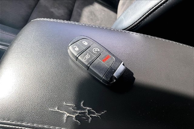 Used 2020 Jeep Grand Cherokee Laredo AWD/4WD image 34
