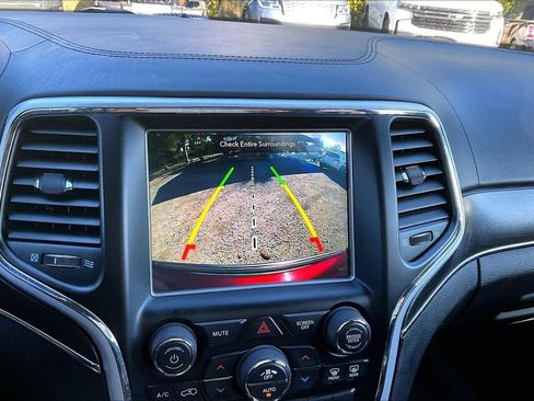 Used 2018 Jeep Grand Cherokee Limited image 14