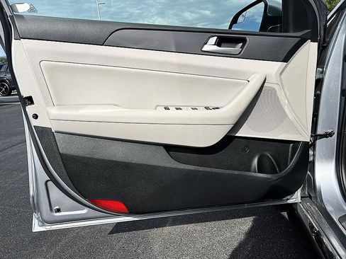 Used 2017 Hyundai Sonata Sport w/ Value Edition Package 02 FWD image 9