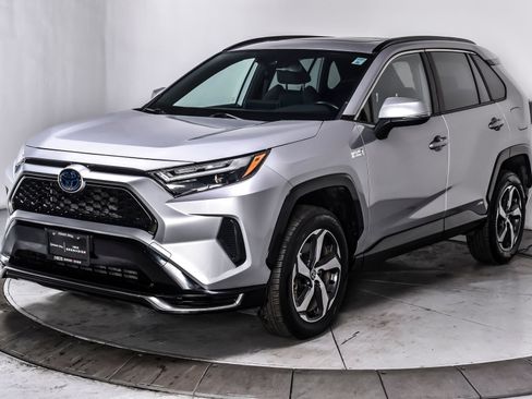 Used 2022 Toyota RAV4 SE w/ Weather & Moonroof Package AWD/4WD image 2