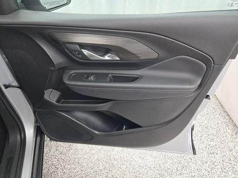 Used 2022 GMC Terrain SLE w/ Driver Convenience Package image 6