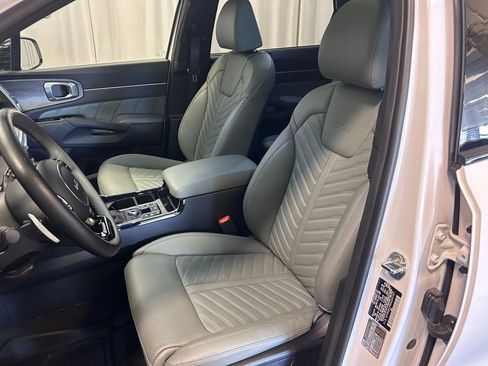 Used 2024 Kia Sorento SX Prestige w/ Sage Leather Package AWD/4WD image 8