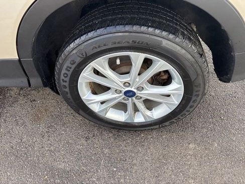 Used 2017 Ford Escape SE w/ Equipment Group 201A AWD/4WD image 44