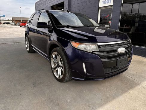 Used 2011 Ford Edge Sport w/ Driver Entry Pkg image 2
