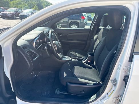 Used 2013 Dodge Avenger SXT FWD image 9
