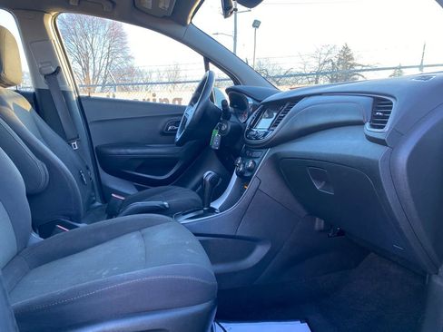 Used 2019 Chevrolet Trax LS image 17
