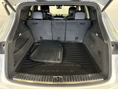 Used 2021 Porsche Cayenne Base image 14