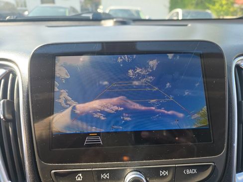 Used 2020 Chevrolet Malibu LT image 16