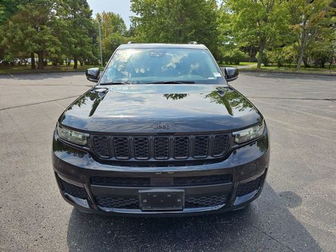 Used 2023 Jeep Grand Cherokee L Limited w/ Black Appearance Package AWD/4WD image 9