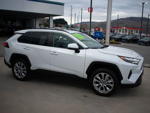 Used 2025 Toyota RAV4 XLE Premium image 7