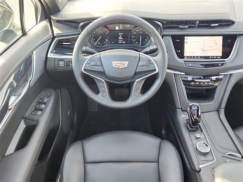 Certified 2025 Cadillac XT5 Premium Luxury image 11