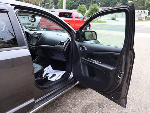 Used 2014 Dodge Journey Crossroad w/ Flexible Seating Group FWD image 20