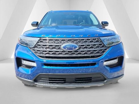 Used 2022 Ford Explorer XLT w/ Equipment Group 202A AWD/4WD image 2