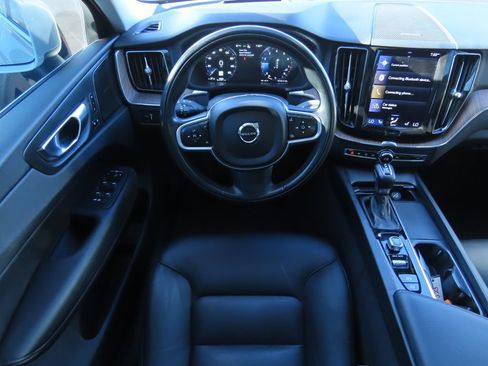 Used 2021 Volvo XC60 T5 Momentum w/ Protection Package Premier FWD image 5