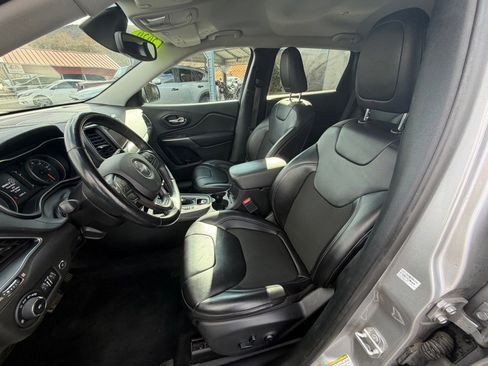 Used 2020 Jeep Cherokee Latitude Plus w/ Cold Weather Group image 9