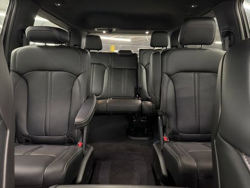 New 2025 Jeep Wagoneer Series II w/ Convenience Group I image 19