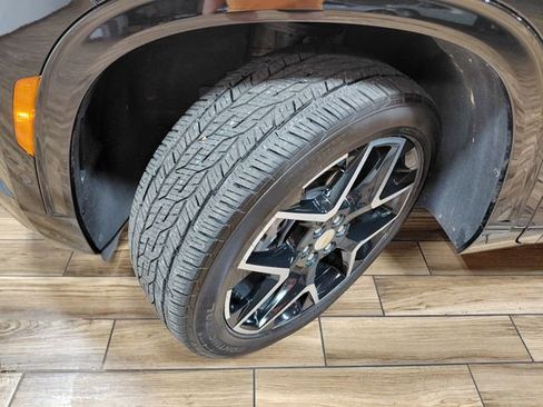 Used 2025 Chevrolet Traverse High Country w/ LPO, Floor Liner Package AWD/4WD image 25