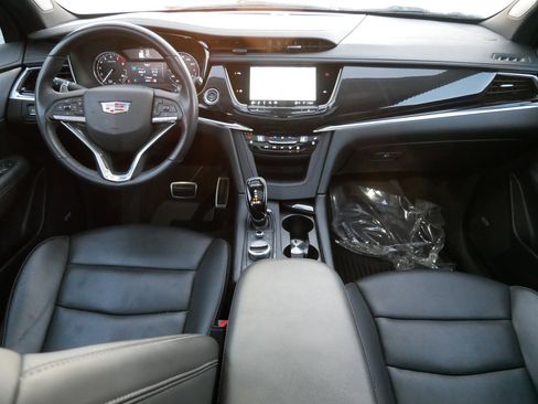 Used 2024 Cadillac XT6 Sport image 13