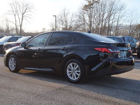 Used 2025 Toyota Camry LE image 7