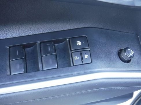 Used 2023 Toyota Highlander XLE image 17