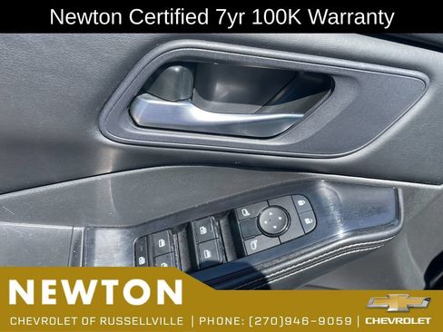 Used 2024 Nissan Rogue SV AWD/4WD image 9
