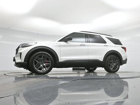 New 2026 Ford Explorer ST-Line w/ ST-Line Street Pack image 7