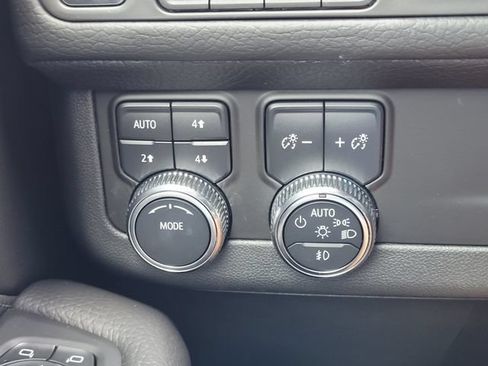 Used 2023 GMC Yukon Denali AWD/4WD image 21