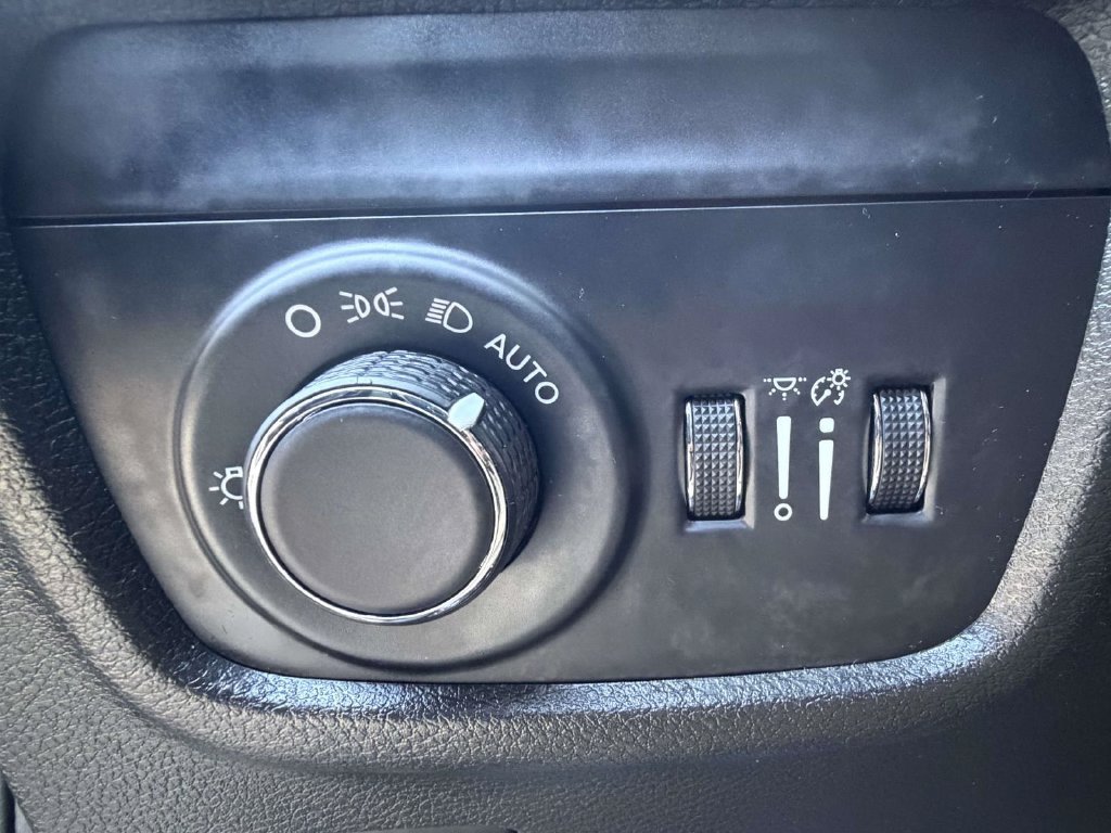 Used 2022 Jeep Grand Cherokee Laredo AWD/4WD image 25
