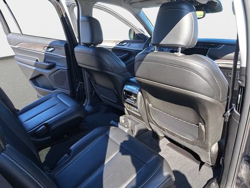 Certified 2023 Jeep Grand Cherokee L Limited AWD/4WD image 12